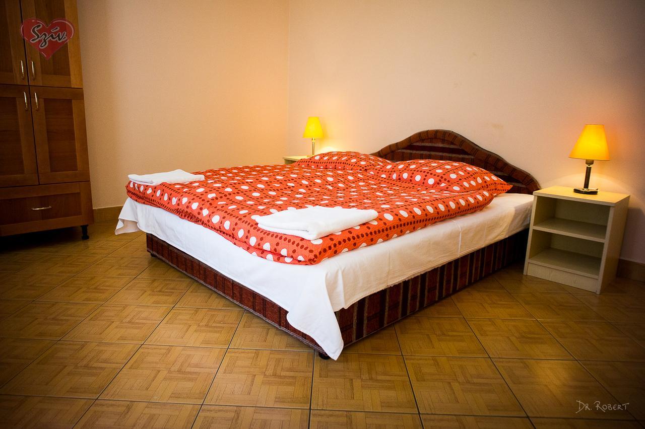 Civis Szallashely Debrecen Ngoại thất bức ảnh